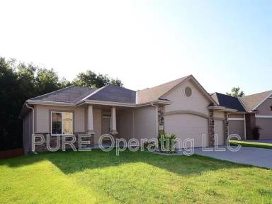 Main picture of 509 S 182nd St