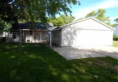 Main picture of 339 S Maple St