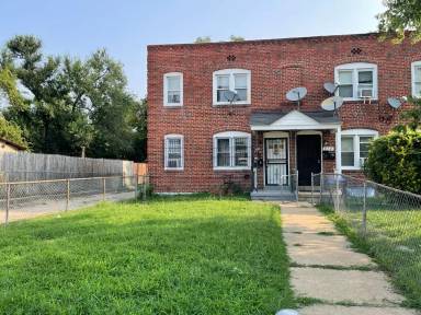 Main picture of 910 E Patapsco Ave