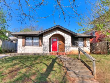 Main picture of 2601 N Robinson Ave