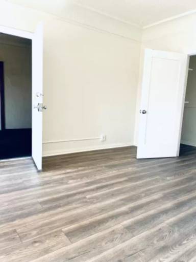 Main picture of 2329 Crenshaw Blvd