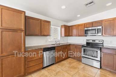 Main picture of 227 E Waverly St
