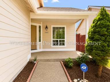 Main picture of 3005 NE Yale Way