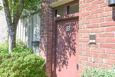 Main picture of 2243 W Alabama St