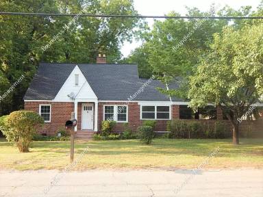 Main picture of 2067 Ben Hill Rd