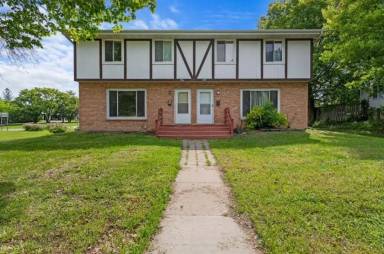 Main picture of 605 10th Ave S