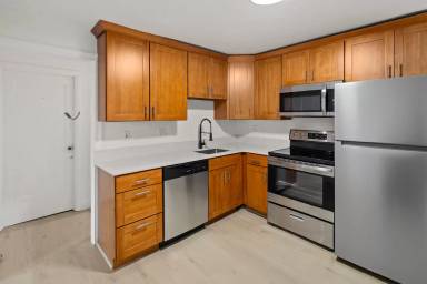 Main picture of 2711 Franklin Ave E