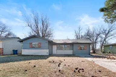 Main picture of 1304 Pinewood Ct