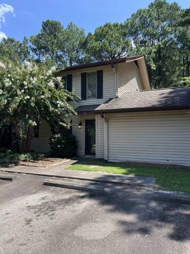 Main picture of 200 Holly Pines Dr