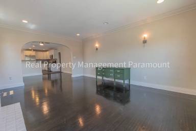 Main picture of 1925 1/2 S Harcourt Ave