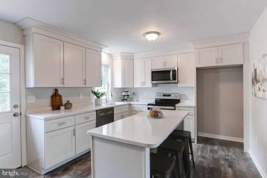 Main picture of 51 Tiffany Ln