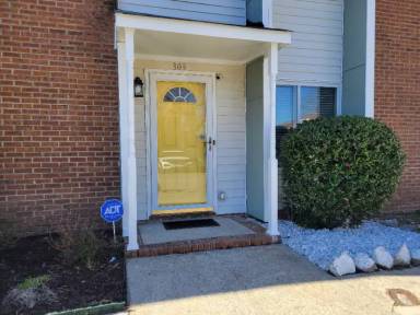Main picture of 303 Picadilly Sq