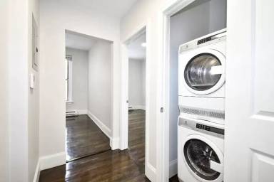 Main picture of 60 Clearway St