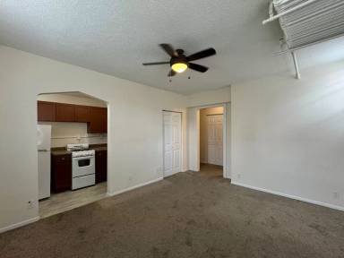 Main picture of 220 E 19th St