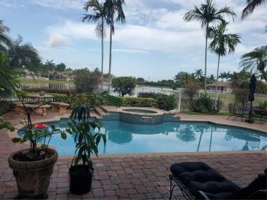 Main picture of 1525 Victoria Isle Way