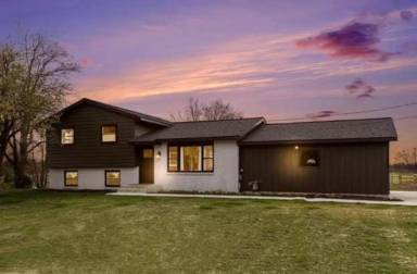 Main picture of 7411 Pine Island Dr NE