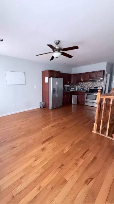 Main picture of 3334 N Front St
