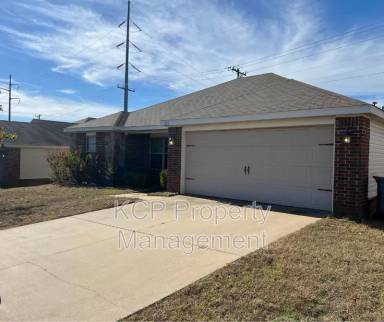 Main picture of 221 Regency Dr