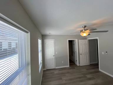 Main picture of 301 W 7th St