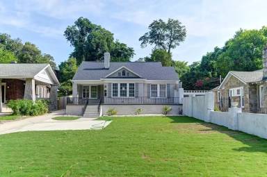 Main picture of 2307 Blossom St