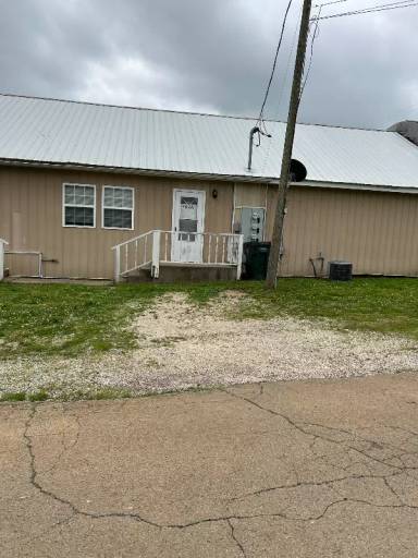 Main picture of 102 E Walnut