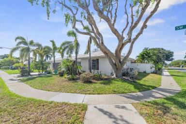 Main picture of 901 SW 5th St