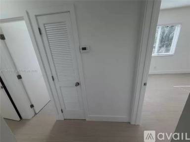 Main picture of 1045 SW 8th Ave