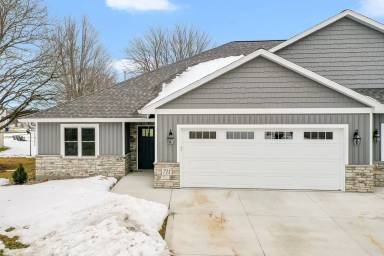 Main picture of 711 Main St