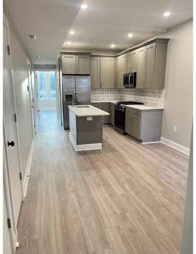 Main picture of 2220 N Franklin St