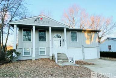 Main picture of 302 SE Brentwood Dr