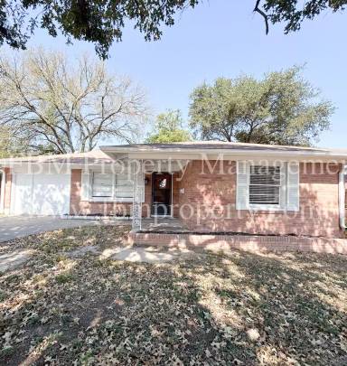 Main picture of 2919 College Cir