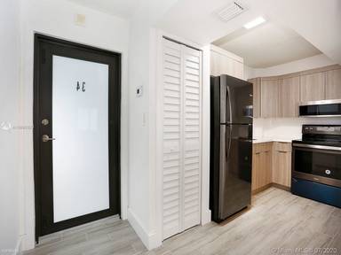 Main picture of 810 Salzedo St