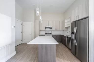 Main picture of 325 Chelsea St
