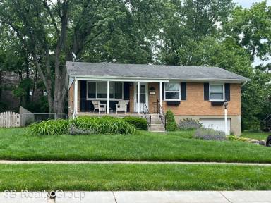 Main picture of 8866 Brittany Dr