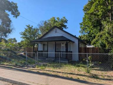 Main picture of 2309 Wyandotte Ave
