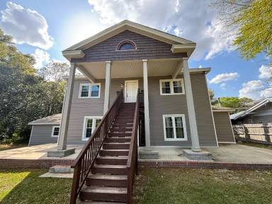 Main picture of 807 Branson St