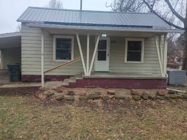 Main picture of 410 E Adams St