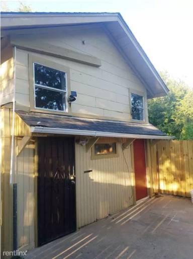 Main picture of 415 1/2 E Oklahoma St