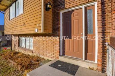 Main picture of 230 W Foxbridge Dr