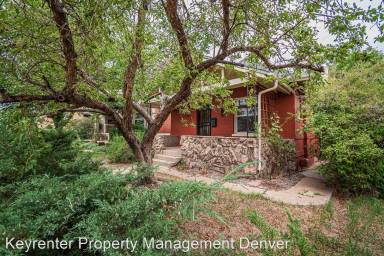 Main picture of 684 S Lincoln St