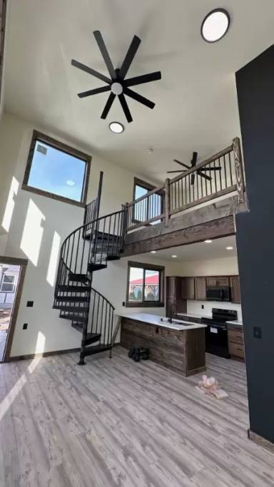 Main picture of 2121 W 19th Ave