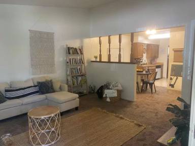 Main picture of 960 Conquistador St