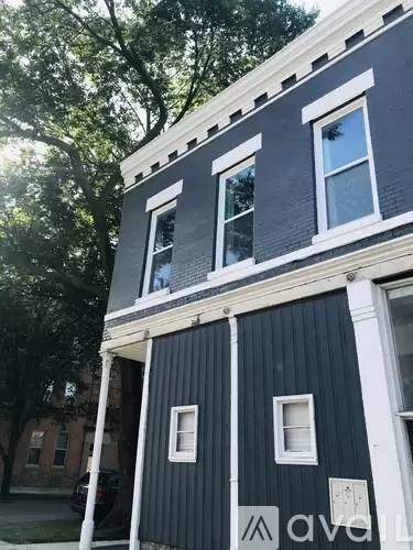 Main picture of 2724 W Chicago Ave