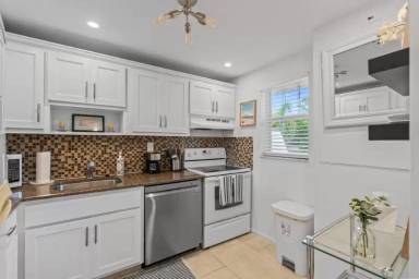 Main picture of 750 NE Spanish River Blvd