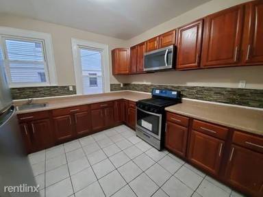 Main picture of 82 Schuyler Ave