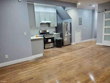 Main picture of 1584 E 15th St