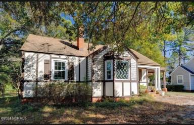 Main picture of 323 Pine Grove Dr