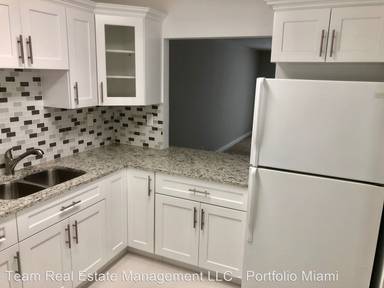 Main picture of 5530 Lakewood Cir N