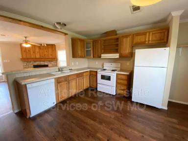 Main picture of 501 W Warren Ave
