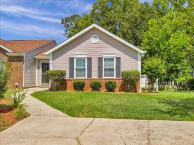 Main picture of 207 Johns Ct
